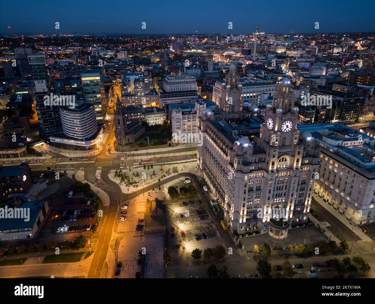 Vista aerea della città di Liverpool del Royal Liver Building, Merseyside, Inghilterra Foto Stock