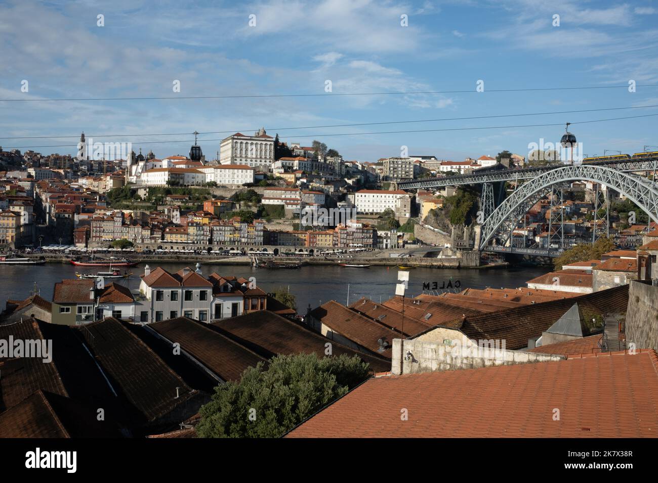 Vista a Porto da Vila Nova de Gaian, a Porto, Portogallo, 17 ottobre 2022. Foto Stock