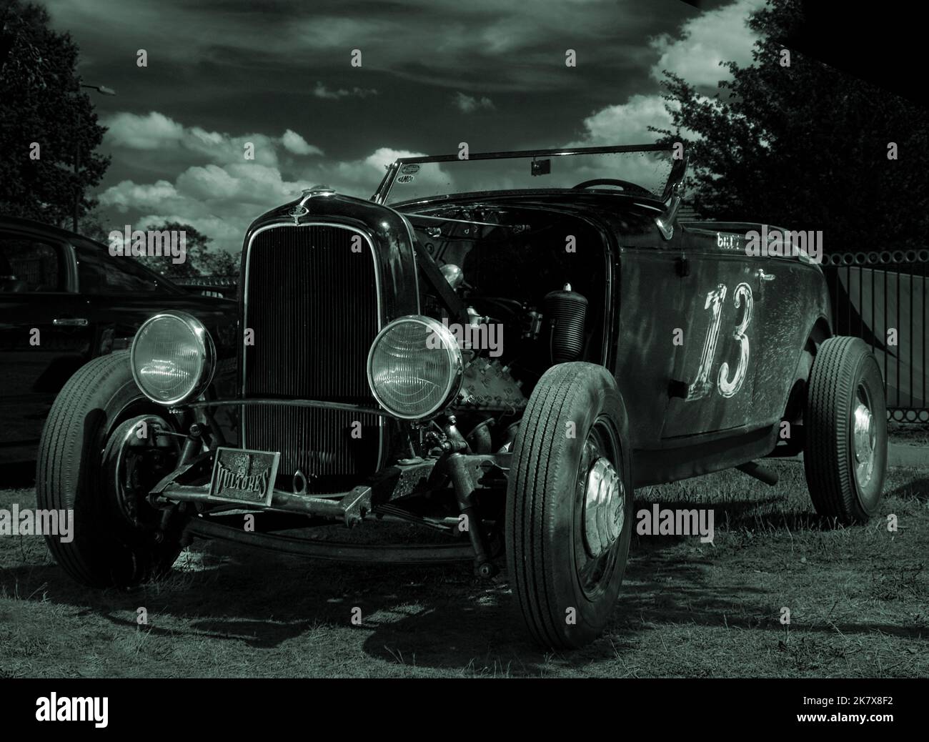 Immagine in bianco e nero di una Ford Roadster Hot Rod 1932. Foto Stock