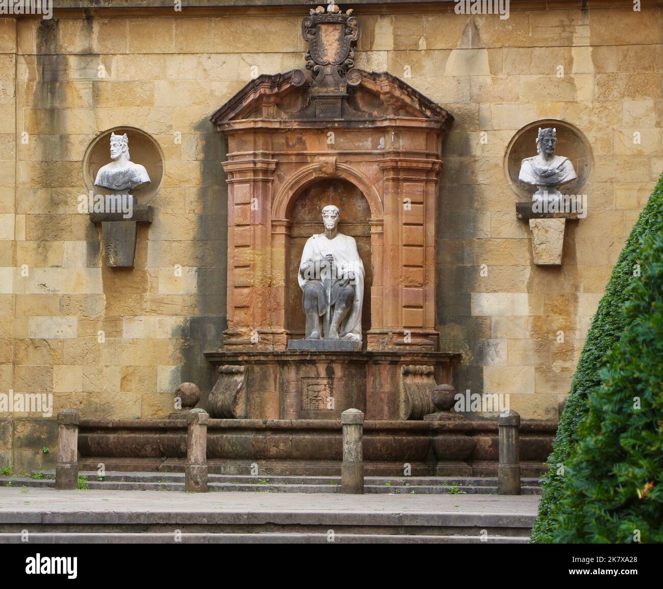 Giardino dei Re Caudillos (complesso scultoreo) accanto alla cattedrale di Oviedo Calle Aguila Oviedo Asturias Spagna Foto Stock