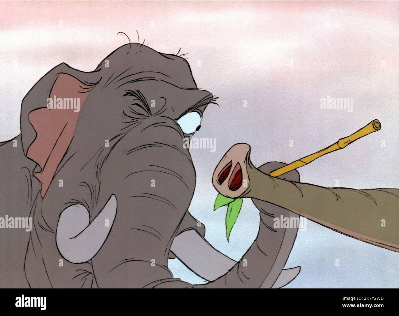 Cornel Hathi Film: The Jungle Book (USA 1967) regista: Wolfgang Reitherman 18 ottobre 1967 **AVVERTENZA** questa fotografia è solo per uso editoriale ed è copyright di DISNEY e/o del fotografo assegnato dalla Film o dalla Production Company e può essere riprodotta solo da pubblicazioni in concomitanza con la promozione del film di cui sopra. È richiesto un credito obbligatorio a DISNEY. Il fotografo deve essere accreditato anche quando è noto. Nessun uso commerciale può essere concesso senza autorizzazione scritta da parte della Film Company. Foto Stock