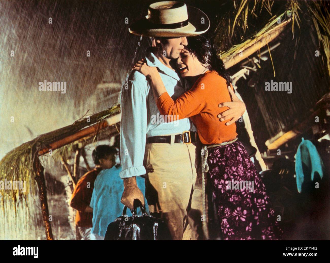 George Montgomery & Ziva Rodann Film Samar (1967) personaggi: Dr. John David Saunders & Ana Orteiz regista: George Montgomery 11 April 1962 **WARNING** questa fotografia è solo per uso editoriale ed è copyright della Film Company e/o del fotografo assegnato dalla Film or Production Company e può essere riprodotta solo da pubblicazioni in concomitanza con la promozione del suddetto Film. È richiesto un credito obbligatorio alla Film Company. Il fotografo deve essere accreditato anche se conosciuto. Nessun uso commerciale può essere concesso senza l'autorizzazione scritta di The Film Company. Foto Stock