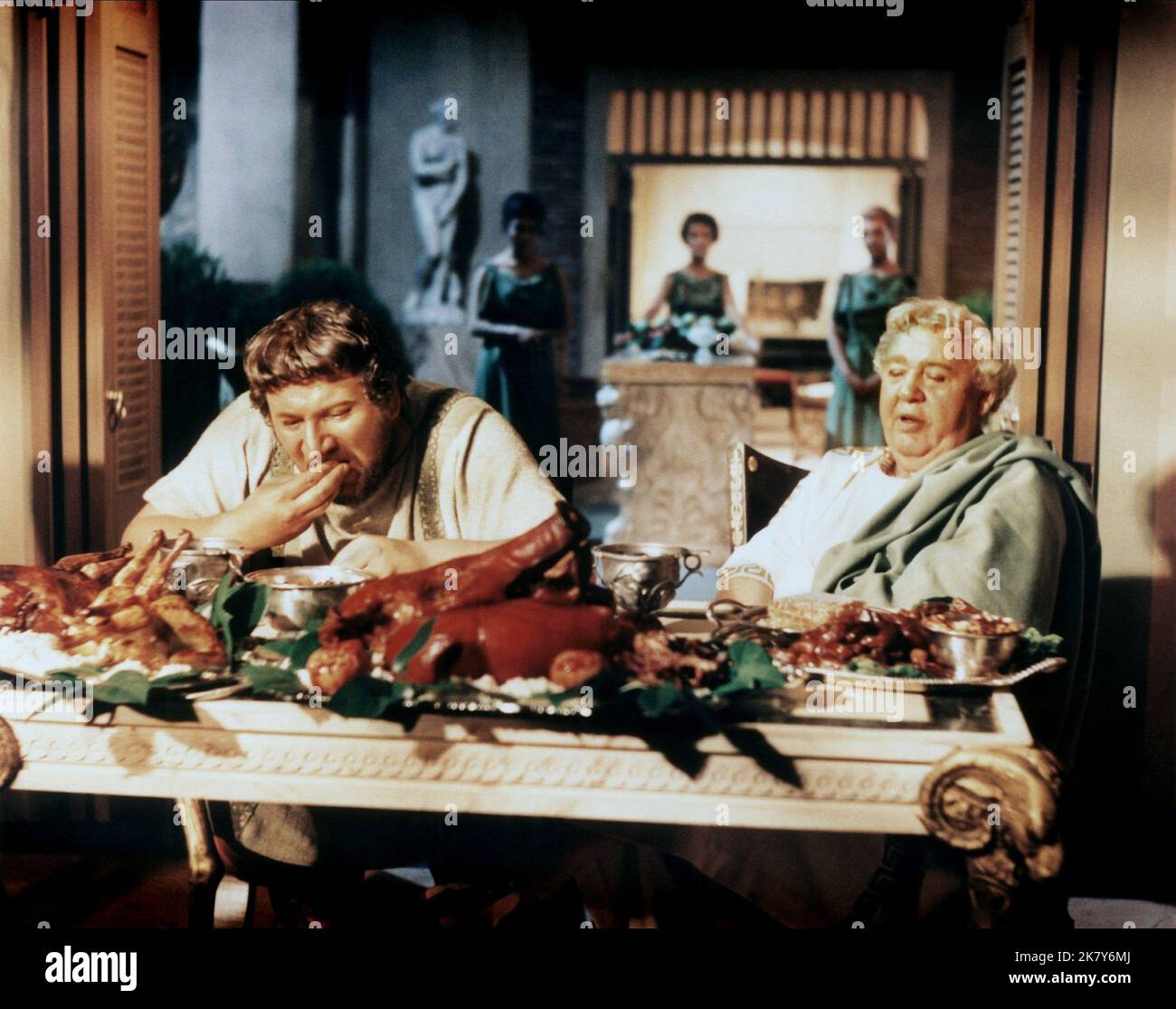 Peter Ustinov & Charles Laughton Film: Spartacus (USA 1960) personaggi: Lentulus Batiatus,Sempronius Gracchus / Literaturverfilmung (basato sul libro di Howard Fast) regista: Stanley Kubrick 06 ottobre 1960 **AVVERTENZA** questa fotografia è solo per uso editoriale ed è copyright di BRINA PRODUCTIONS e/o del fotografo assegnato dalla Film o Production Company e può essere riprodotta solo da pubblicazioni in concomitanza con la promozione del film di cui sopra. È richiesto un credito obbligatorio per LE PRODUZIONI BRYNA. Il fotografo deve essere accreditato anche quando è noto. Nessun uso commerciale può b Foto Stock