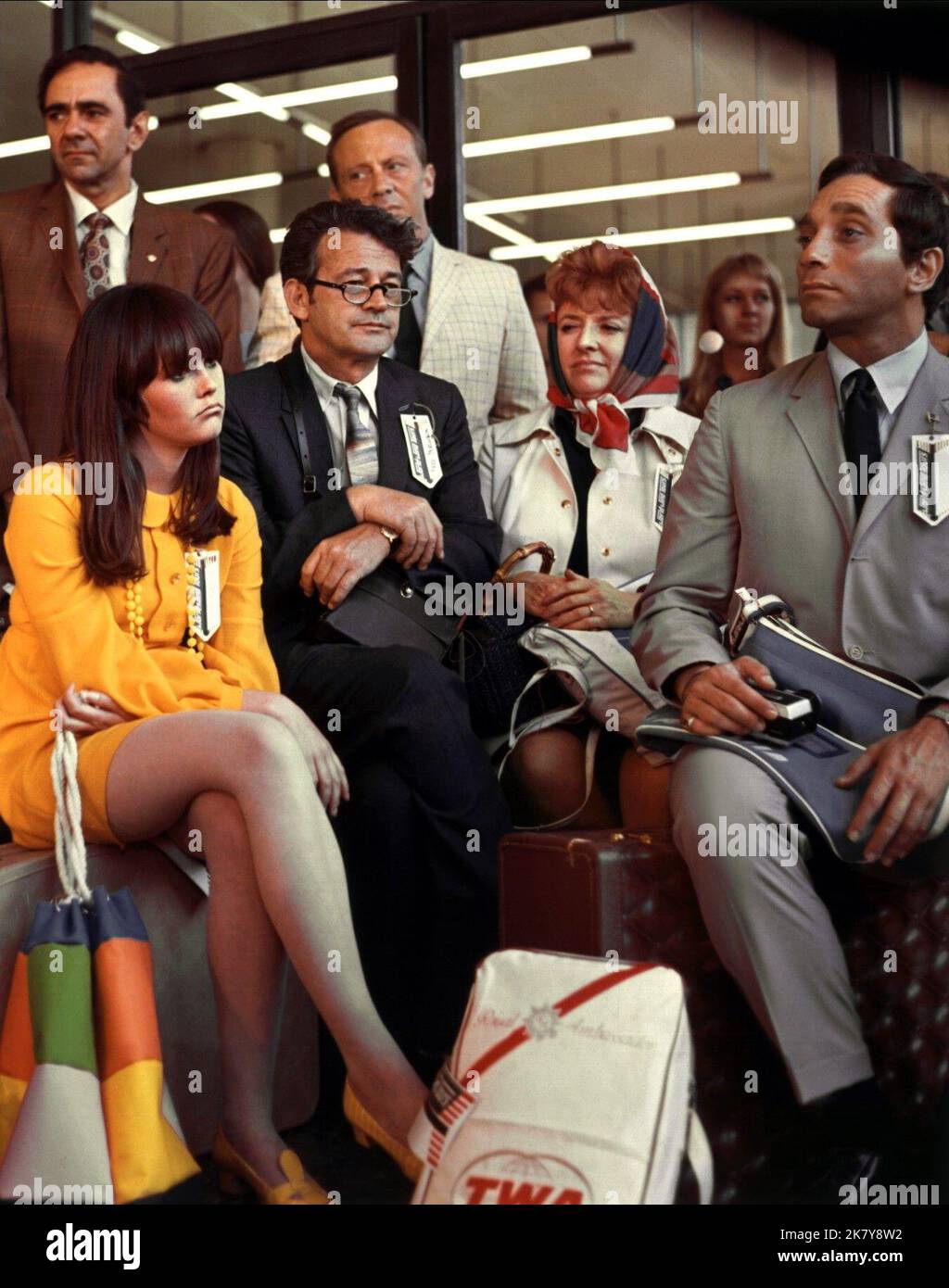 Michael Constantine, Hilary Thompson, Murray Hamilton, Norman Fell & Peggy Cass Film: Se si tratta di martedì, i personaggi del Belgio (1969) devono essere: Jack Harmon,Shelly Ferguson (come Hilarie Thompson),Fred Ferguson,Harve Blakely & Edna Ferguson Direttore: Mel Stuart 24 aprile 1969 **AVVERTENZA** questa fotografia è solo per uso editoriale ed è copyright di NBC e/o del fotografo assegnato dalla Film o dalla Production Company e può essere riprodotta solo da pubblicazioni in concomitanza con la promozione del film di cui sopra. È richiesto un credito obbligatorio a NBC. Anche il fotografo deve essere accreditato Foto Stock
