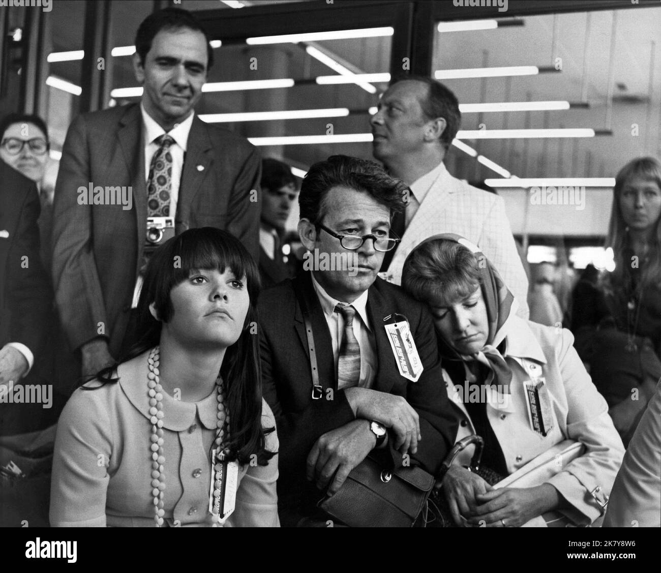 Michael Constantine, Hilary Thompson, Murray Hamilton, Norman Fell & Peggy Cass Film: Se si tratta di martedì, i personaggi del Belgio (1960) devono essere: Jack Harmon,Shelly Ferguson (come Hilarie Thompson),Fred Ferguson,Harve Blakely & Edna Ferguson Direttore: Mel Stuart 24 aprile 1969 **AVVERTENZA** questa fotografia è solo per uso editoriale ed è copyright di NBC e/o del fotografo assegnato dalla Film o dalla Production Company e può essere riprodotta solo da pubblicazioni in concomitanza con la promozione del film di cui sopra. È richiesto un credito obbligatorio a NBC. Anche il fotografo deve essere accreditato Foto Stock