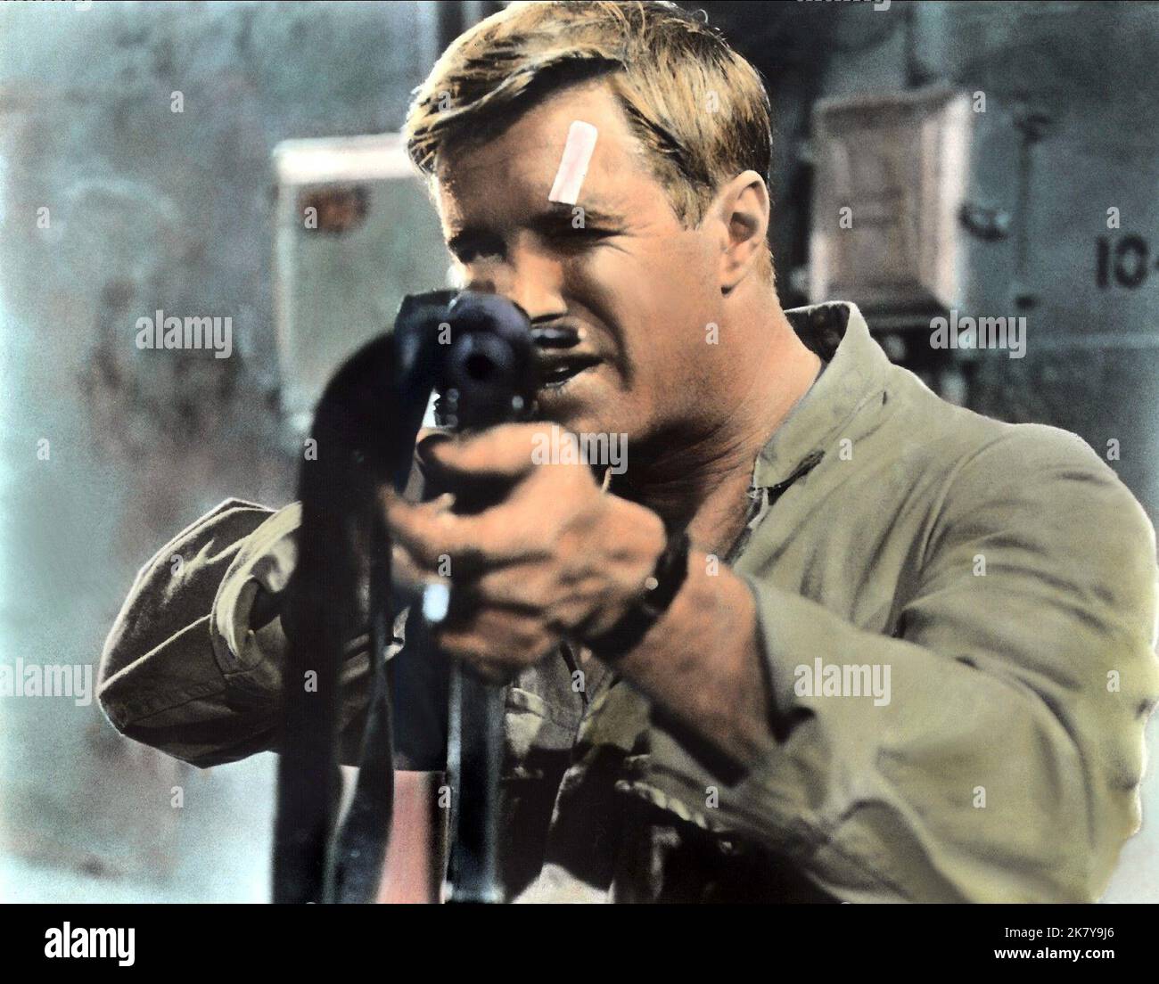 George Peppard Film: Operazione Crossbow (GB 1965) personaggi: Lt. John Curtis regista: Michael Anderson 01 marzo 1965 **AVVERTENZA** questa fotografia è solo per uso editoriale ed è copyright di MGM e/o del fotografo assegnato dalla Film o dalla Production Company e può essere riprodotta solo da pubblicazioni in concomitanza con la promozione del film di cui sopra. È richiesto un credito obbligatorio a MGM. Il fotografo deve essere accreditato anche quando è noto. Nessun uso commerciale può essere concesso senza autorizzazione scritta da parte della Film Company. Foto Stock