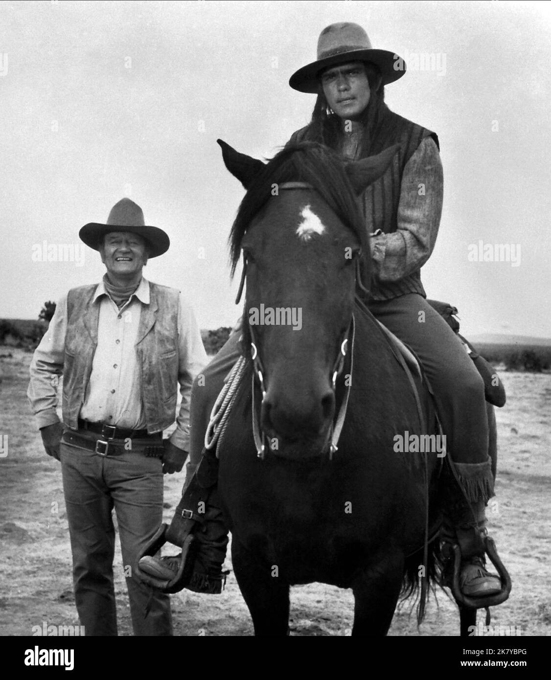 John Wayne Film The Undefeated (USA 1969) personaggi: Colonnello John Henry Thomas regista: Andrew V. McLaglen 04 ottobre 1969 **WARNING** questa fotografia è ad uso esclusivamente editoriale ed è copyright della 20TH CENTURY FOX e/o del fotografo assegnato dalla Film or Production Company e può essere riprodotta solo da pubblicazioni in concomitanza con la promozione del suddetto Film. È richiesto un credito obbligatorio a 20TH CENTURY FOX. Il fotografo deve essere accreditato anche se conosciuto. Nessun uso commerciale può essere concesso senza l'autorizzazione scritta di The Film Company. Foto Stock