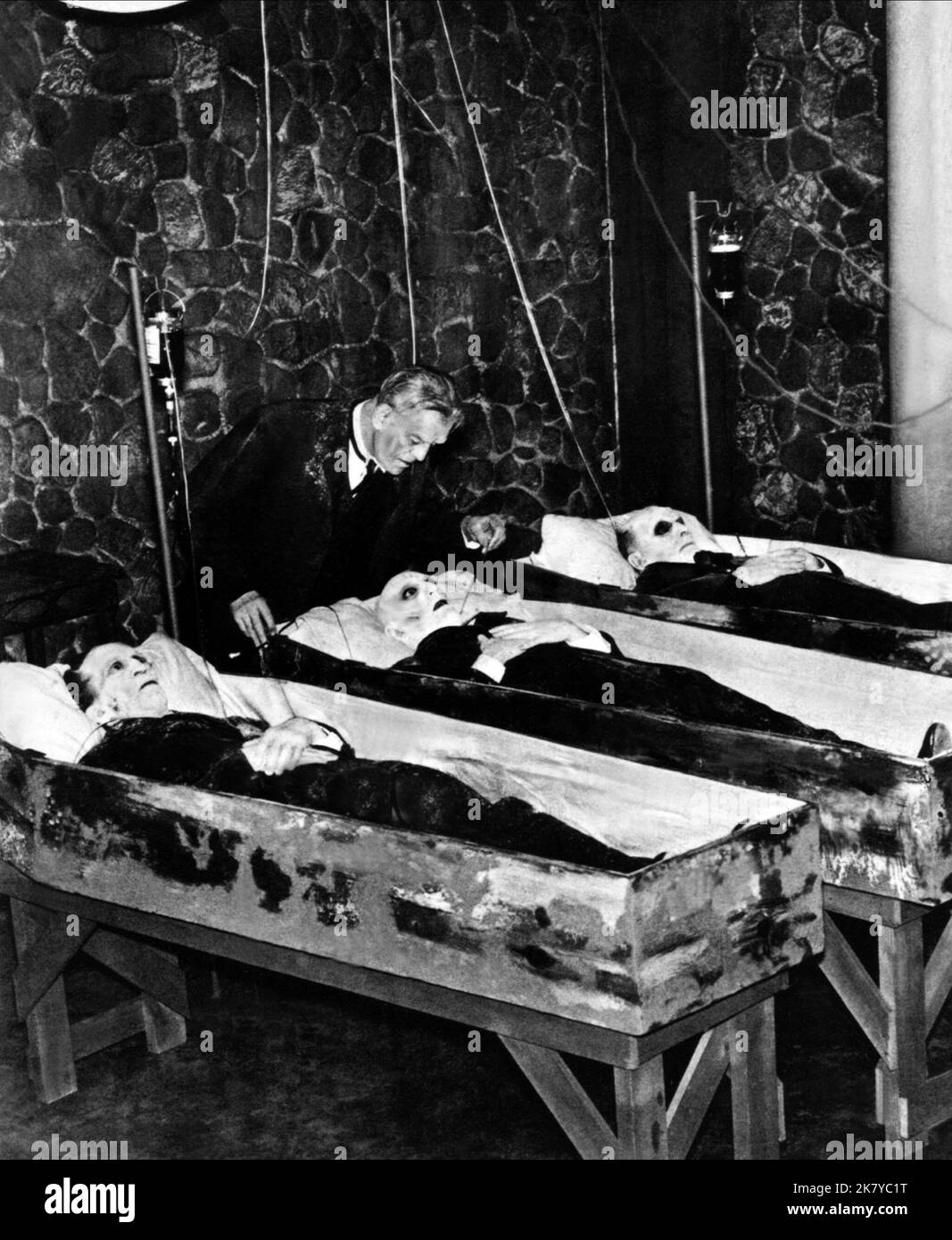 Boris Karloff Television: Thriller (1967) 13 settembre 1960 **ATTENZIONE** questa fotografia è solo per uso editoriale ed è copyright della NBC e/o del fotografo assegnato dalla Film o Production Company e può essere riprodotta solo da pubblicazioni in concomitanza con la promozione del suddetto Film. È richiesto un credito obbligatorio a NBC. Il fotografo deve essere accreditato anche se conosciuto. Nessun uso commerciale può essere concesso senza l'autorizzazione scritta di The Film Company. Foto Stock