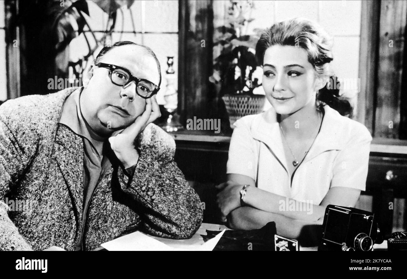 Heinz Erhardt & Christine Kaufmann Film: The Last Pedestrian; Der Letzte Fußgänger (DE 1962) personaggi: Gottlieb Sänger, Christine Cornelius regista: Wilhelm Thiele 15 settembre 1960 **AVVERTENZA** questa fotografia è solo per uso editoriale ed è copyright di DEUTSCHE FILM HANSA e/o del fotografo assegnato dalla Film o dalla Production Company e può essere riprodotta solo da pubblicazioni in concomitanza con la promozione del film di cui sopra. È richiesto un credito obbligatorio a DEUTSCHE FILM HANSA. Il fotografo deve essere accreditato anche quando è noto. Nessun uso commerciale può essere concesso senza WR Foto Stock