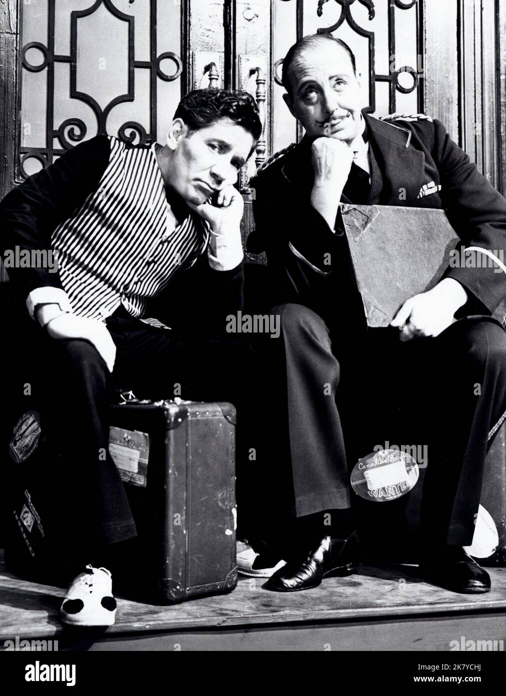 Alfie Bass & Bill Fraser Televisione: Bootsie and Snudge (1960) personaggi: 'Bootsie' Bisley & Claude Snudge regista: Marty Feldman & Barry ha preso il 23 settembre 1960 **AVVERTIMENTO** questa fotografia è solo per uso editoriale ed è copyright di ITV e/o del fotografo assegnato dalla Film o dalla Società di produzione e può essere riprodotta solo da pubblicazioni in concomitanza con la promozione del film di cui sopra. È richiesto un credito obbligatorio a ITV. Il fotografo deve essere accreditato anche quando è noto. Nessun uso commerciale può essere concesso senza autorizzazione scritta da parte della Film Company. Foto Stock