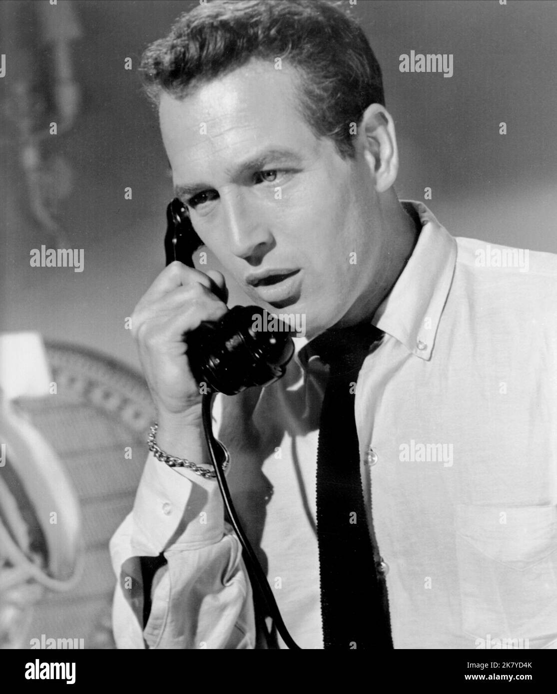 Paul Newman Film: Sweet Bird of Youth (USA 1962) personaggi: Chance Wayne / Literaturverfilmung (basato sul gioco di Tennessee Williams) regista: Richard Brooks 21 marzo 1962 **AVVERTIMENTO** questa fotografia è solo per uso editoriale ed è copyright di ROXBURY PRODUCTIONS INC. E/o il fotografo assegnato dalla Film o dalla Società di produzione e può essere riprodotto solo da pubblicazioni in concomitanza con la promozione del film di cui sopra. Un credito obbligatorio a ROXBURY PRODUCTIONS INC. è obbligatorio. Il fotografo deve essere accreditato anche quando è noto. Non può essere concesso alcun uso commerciale senza Foto Stock