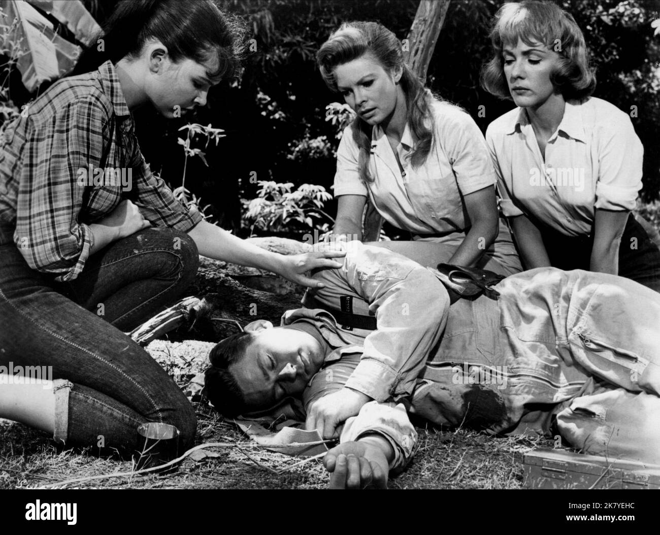 Yvonne Craig, Patricia Owens & Denise Darcel Film 7 Women from Hell (USA 1961) personaggi: Janet Cook, Grace Ingram & Claire Oudry regista: Robert D. Webb 01 ottobre 1961 **ATTENZIONE** questa fotografia è ad uso esclusivamente editoriale ed è copyright di API e/o del fotografo assegnato dalla Film o Production Company e può essere riprodotta solo da pubblicazioni in concomitanza con la promozione del suddetto Film. È richiesto un credito obbligatorio all'API. Il fotografo deve essere accreditato anche se conosciuto. Nessun uso commerciale può essere concesso senza l'autorizzazione scritta di The Film Company. Foto Stock