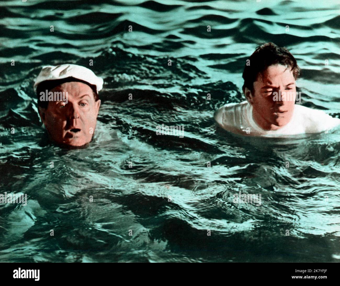 Harvey Lembeck & Sid Caesar Film: The Spirit is Willing (1967) personaggi: Capt. Pederson & ben Powell regista: William Castle 01 luglio 1967 **AVVERTENZA** questa fotografia è solo per uso editoriale ed è copyright di PARAMOUNT e/o del fotografo assegnato dalla Film o dalla Production Company e può essere riprodotta solo da pubblicazioni in concomitanza con la promozione del film di cui sopra. È richiesto un credito obbligatorio a PARAMOUNT. Il fotografo deve essere accreditato anche quando è noto. Nessun uso commerciale può essere concesso senza autorizzazione scritta da parte della Film Company. Foto Stock