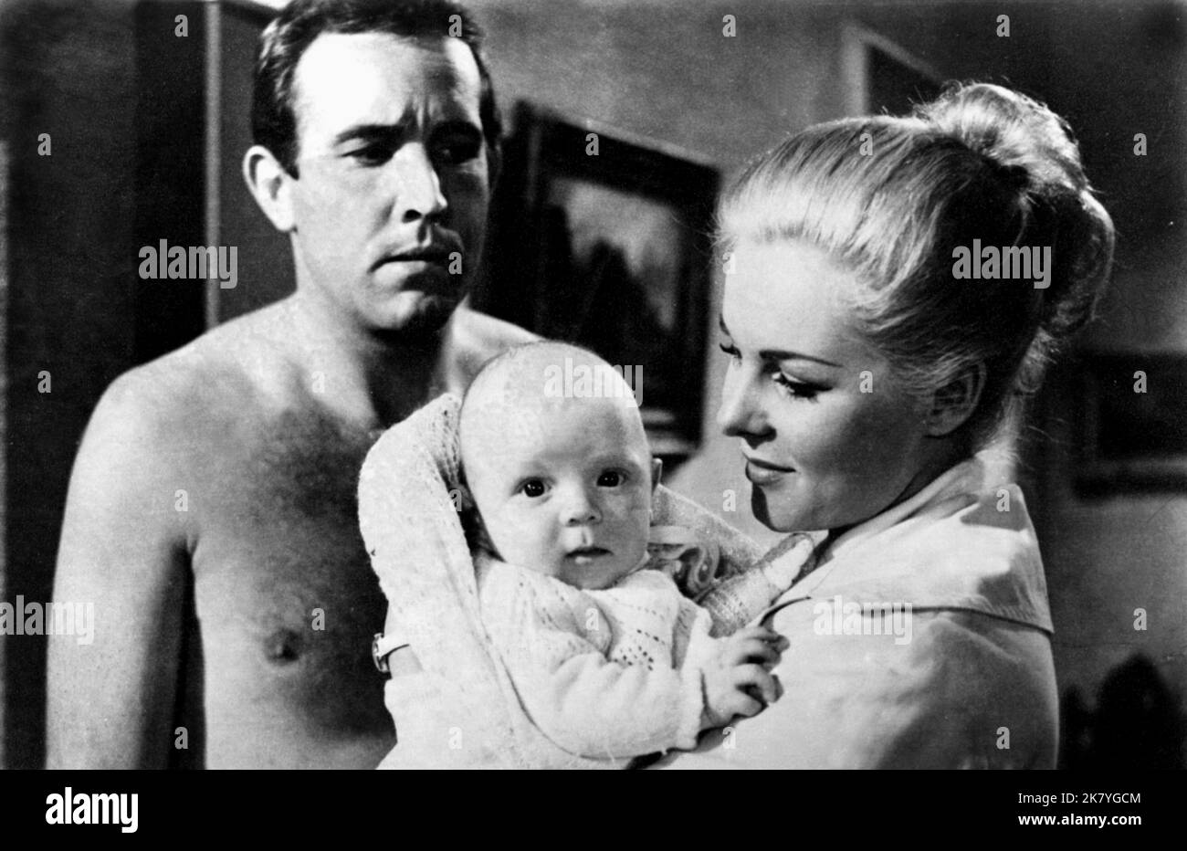 Ian Hendry & June Ritchie Film Live Now Pay Later (1962) regista: Jay Lewis 01 settembre 1962 **WARNING** questa fotografia è solo per uso editoriale ed è copyright di REGAL e/o del fotografo assegnato dalla Film o Production Company e può essere riprodotta solo da pubblicazioni in concomitanza con la promozione del suddetto Film. È richiesto un credito obbligatorio per REGAL. Il fotografo deve essere accreditato anche se conosciuto. Nessun uso commerciale può essere concesso senza l'autorizzazione scritta di The Film Company. Foto Stock