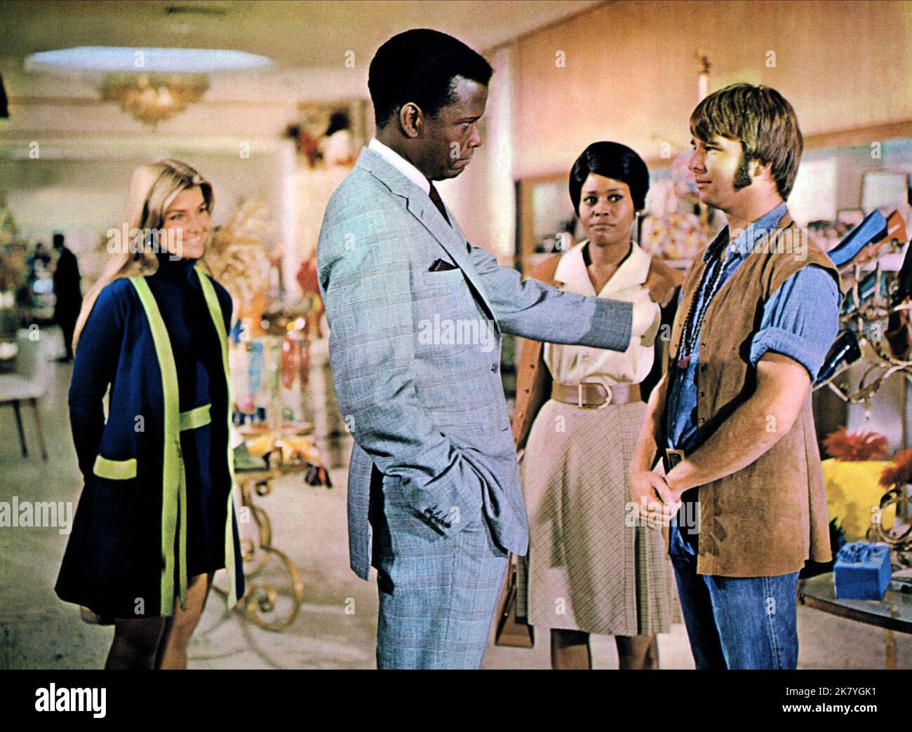 Lauri Peters, Sidney Poitier, Abby Lincoln & Beau Bridges Film: Per amore di Ivy (1968) personaggi: Gena Austin, Jack Parks, & Tim Austin regista: Daniel Mann 17 luglio 1968 **AVVERTENZA** questa fotografia è solo per uso editoriale ed è copyright di ABC e/o del fotografo assegnato dalla Film o dalla Production Company e può essere riprodotta solo da pubblicazioni in concomitanza con la promozione del film di cui sopra. È richiesto un credito obbligatorio per ABC. Il fotografo deve essere accreditato anche quando è noto. Nessun uso commerciale può essere concesso senza autorizzazione scritta da parte della Film Company. Foto Stock