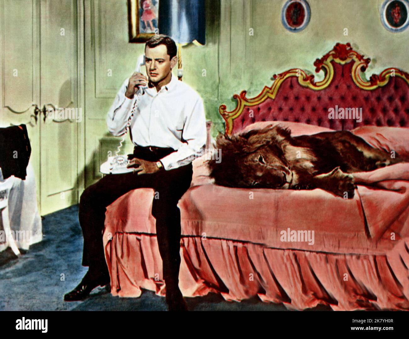 Tony Randall Film: Fluffy (1965) personaggi: Prof. Daniel Potter regista: Earl Bellamy 27 giugno 1965 **AVVERTENZA** questa fotografia è solo per uso editoriale ed è copyright di UNIVERAL e/o del fotografo assegnato dalla Film o dalla Società di produzione e può essere riprodotta solo da pubblicazioni in concomitanza con la promozione del film di cui sopra. È richiesto un credito obbligatorio a UNIVERAL. Il fotografo deve essere accreditato anche quando è noto. Nessun uso commerciale può essere concesso senza autorizzazione scritta da parte della Film Company. Foto Stock