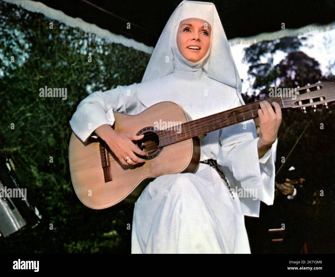 Debbie Reynolds Film: The Singing Nun (USA 1966) personaggi: Suor Ann regista: Henry Koster 17 marzo 1966 **AVVERTENZA** questa fotografia è solo per uso editoriale ed è copyright di MGM e/o del fotografo assegnato dalla Film o dalla Production Company e può essere riprodotta solo da pubblicazioni in concomitanza con la promozione del film di cui sopra. È richiesto un credito obbligatorio a MGM. Il fotografo deve essere accreditato anche quando è noto. Nessun uso commerciale può essere concesso senza autorizzazione scritta da parte della Film Company. Foto Stock