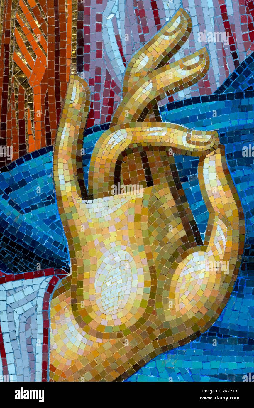 Mosaico bizantino o ortodosso raffigurante la mano destra della benedizione di Gesù Cristo. Ideale per le esigenze pasquali. Foto Stock