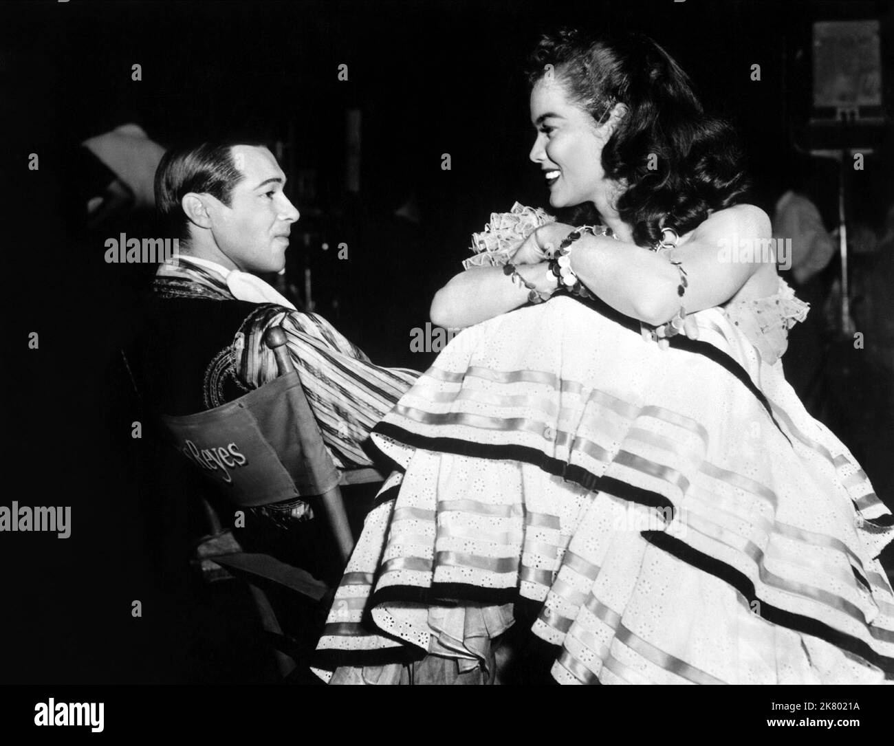 Anthony Dexter & Dona Drake Film Valentino (1951) personaggi: Rodolfo Valentino, Maria Torres regista: Lewis Allen 10 marzo 1951 **ATTENZIONE** questa fotografia è ad uso esclusivamente editoriale ed è copyright della MGM e/o del fotografo assegnato dalla Film o Production Company e può essere riprodotta solo da pubblicazioni in concomitanza con la promozione del suddetto Film. È richiesto un credito obbligatorio a MGM. Il fotografo deve essere accreditato anche se conosciuto. Nessun uso commerciale può essere concesso senza l'autorizzazione scritta di The Film Company. Foto Stock