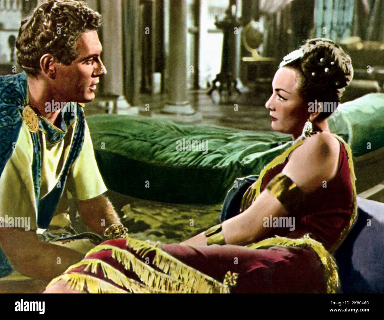 Georges Marchal & Gianna Maria Canale Film il Guerriero e la ragazza schiava (1959) personaggi: Asclepio & Amira regista: Vittorio Cottafavi 12 ottobre 1958 **ATTENZIONE** questa fotografia è ad uso esclusivamente editoriale ed è copyright DELLA COLUMBIA e/o del fotografo assegnato dalla Film o Production Company e può essere riprodotta solo da pubblicazioni in concomitanza con la promozione del suddetto Film. È richiesto un credito obbligatorio a COLUMBIA. Il fotografo deve essere accreditato anche se conosciuto. Nessun uso commerciale può essere concesso senza l'autorizzazione scritta di The Film Company. Foto Stock