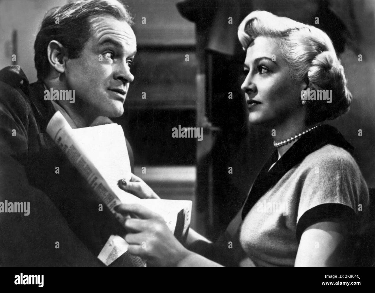 Bob Hope & Marilyn Maxwell Film: OFF Limits; poliziotti militari (USA 1952) personaggi: Wally Hogan & Connie Curtis / Titel Auch: 'Eintritt verboten' regista: George Marshall 30 dicembre 1952 **AVVERTENZA** questa fotografia è solo per uso editoriale ed è copyright delle IMMAGINI DI PRIMARIA IMPORTANZA e/o del fotografo assegnato dalla Film o dalla Production Company e può essere riprodotta solo da pubblicazioni in concomitanza con la promozione del film di cui sopra. È richiesto un credito obbligatorio per LE FOTO DI PARAMOUNT. Il fotografo deve essere accreditato anche quando è noto. Nessun uso commerciale può essere concesso senza Foto Stock