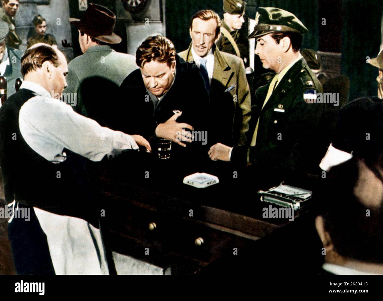 Edmund o'Brien & Robert Taylor Film D-Day il sesto di giugno (1956) personaggi: & Capitano Brad Parker regista: Henry Koster 29 maggio 1956 **AVVERTIMENTO** questa fotografia è ad uso esclusivamente editoriale ed è copyright della 20 CENTURY FOX e/o del fotografo assegnato dalla Film o Production Company e può essere riprodotta solo da pubblicazioni in concomitanza con la promozione del suddetto Film. È richiesto un credito obbligatorio a 20 CENTURY FOX. Il fotografo deve essere accreditato anche se conosciuto. Nessun uso commerciale può essere concesso senza l'autorizzazione scritta di The Film Company. Foto Stock