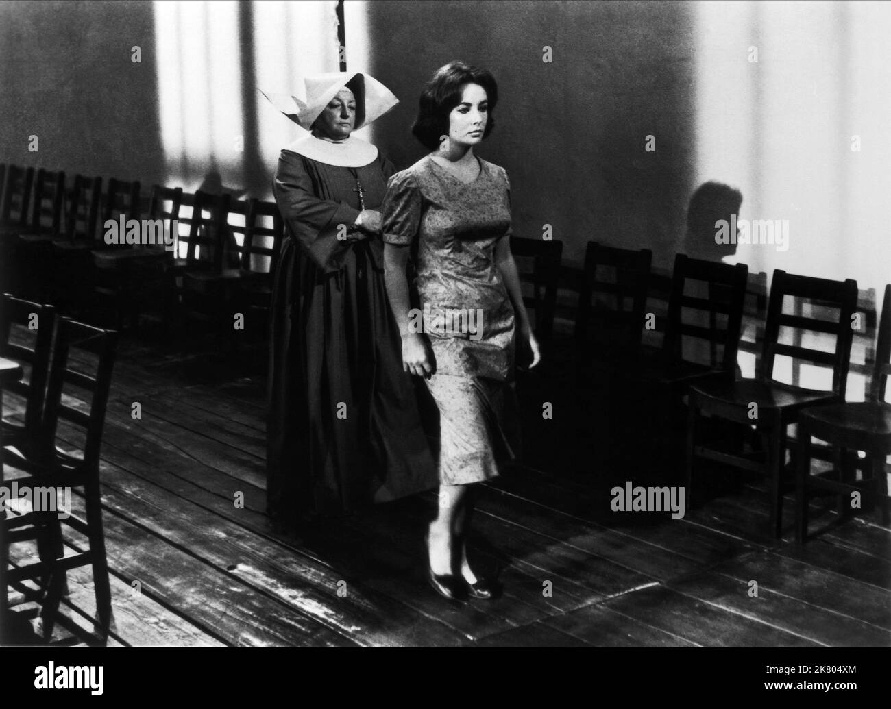 Elizabeth Taylor Film improvvisamente, Last Summer (USA 1959) personaggi: Catherine Holly regista: Joseph L. Mankiewicz 22 dicembre 1959 **WARNING** questa fotografia è solo per uso editoriale ed è copyright della COLUMBIA e/o del fotografo assegnato dalla Film o Production Company e può essere riprodotta solo da pubblicazioni in concomitanza con la promozione del suddetto Film. È richiesto un credito obbligatorio a COLUMBIA. Il fotografo deve essere accreditato anche se conosciuto. Nessun uso commerciale può essere concesso senza l'autorizzazione scritta di The Film Company. Foto Stock