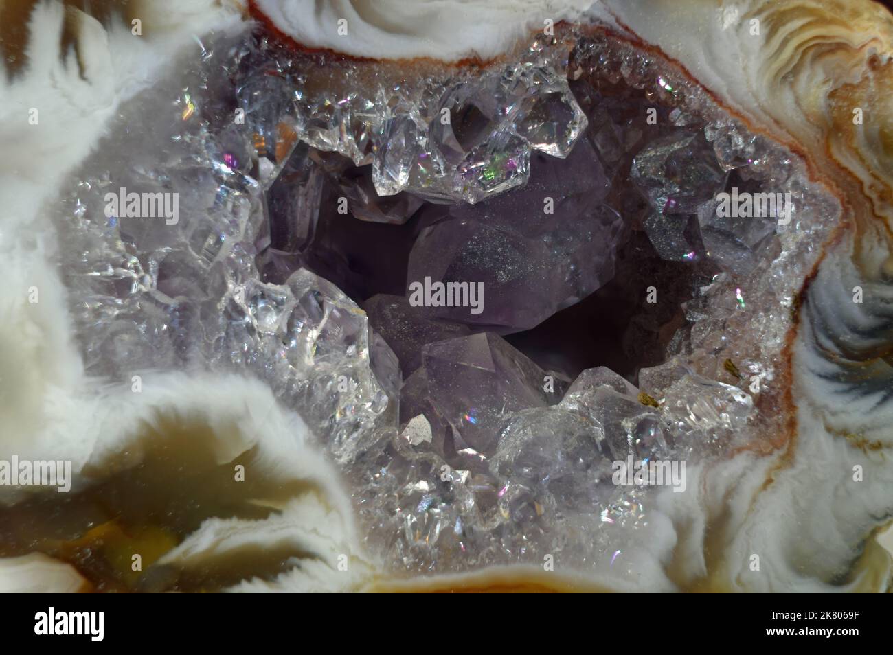 Primo piano tra Quartz e Agate Geode Foto Stock