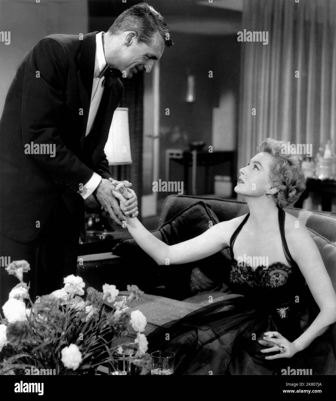 Cary Grant & Deborah Kerr Film: Dream Wife (1953) personaggi: Clemson Reade, Effie regista: Sidney Sheldon 09 dicembre 1953 **AVVERTENZA** questa fotografia è solo per uso editoriale ed è copyright di MGM e/o del fotografo assegnato dalla Film o dalla Production Company e può essere riprodotta solo da pubblicazioni in concomitanza con la promozione del film di cui sopra. È richiesto un credito obbligatorio a MGM. Il fotografo deve essere accreditato anche quando è noto. Nessun uso commerciale può essere concesso senza autorizzazione scritta da parte della Film Company. Foto Stock