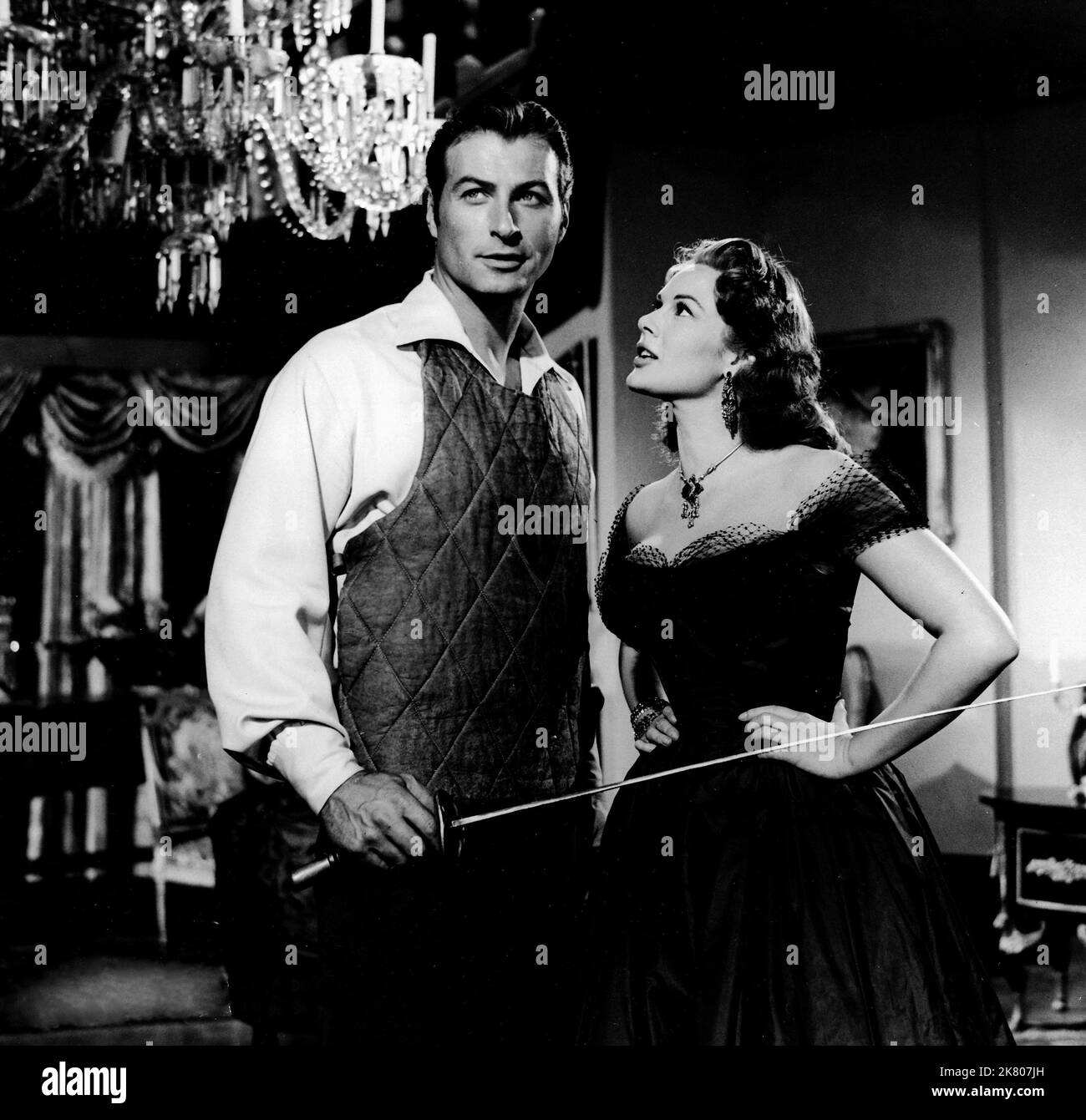 Lex Barker & Patricia Medina Film Duel on the Mississippi (1955) personaggi: André Tulane, Lili Scarlet regista: William Castle 16 settembre 1955 **WARNING** questa fotografia è ad uso esclusivamente editoriale ed è copyright della COLUMBIA e/o del fotografo assegnato dalla Film or Production Company e può essere riprodotta solo da pubblicazioni in concomitanza con la promozione del suddetto Film. È richiesto un credito obbligatorio a COLUMBIA. Il fotografo deve essere accreditato anche se conosciuto. Nessun uso commerciale può essere concesso senza l'autorizzazione scritta di The Film Company. Foto Stock
