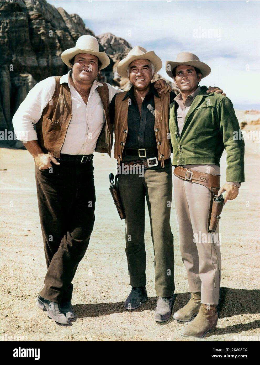 DaN Blocker, Lorne Greene & Michael Landon Televisione: Bonanza (serie TV) personaggi: Eric 'Hoss' Cartwright,ben Cartwright & Joseph 'Little Joe' Cartwright USA 1959-1973, 12 settembre 1959 **AVVERTENZA** questa fotografia è esclusivamente per uso editoriale ed è copyright di NBC e/o del fotografo assegnato dalla Film o dalla Production Company e può essere riprodotta solo da pubblicazioni in concomitanza con la promozione del film di cui sopra. È richiesto un credito obbligatorio a NBC. Il fotografo deve essere accreditato anche quando è noto. Nessun uso commerciale può essere concesso senza autorizzazione scritta da parte del Fi Foto Stock