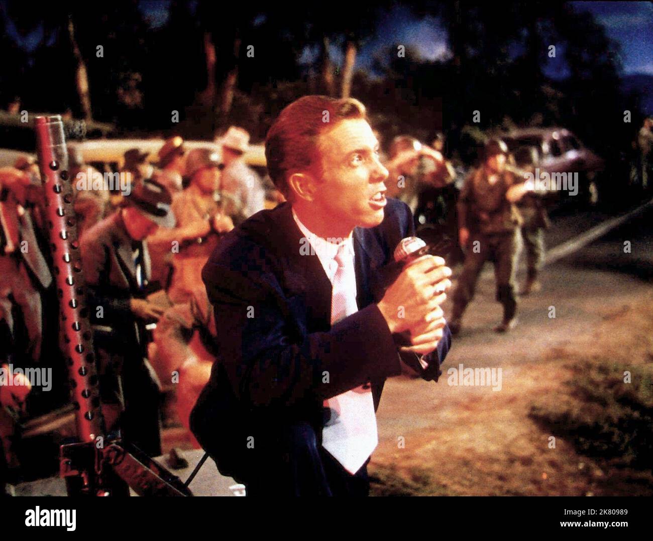 Paul Frees Film: The War of the Worlds (USA 1953) personaggi: Seconda radio Reporter / Annuncio di apertura regista: Byron Haskin 29 luglio 1953 **AVVERTENZA** questa fotografia è solo per uso editoriale ed è copyright di PARAMOUNT e/o del fotografo assegnato dalla Film o dalla Production Company e può essere riprodotta solo da pubblicazioni in concomitanza con la promozione del film di cui sopra. È richiesto un credito obbligatorio a PARAMOUNT. Il fotografo deve essere accreditato anche quando è noto. Nessun uso commerciale può essere concesso senza autorizzazione scritta da parte della Film Company. Foto Stock