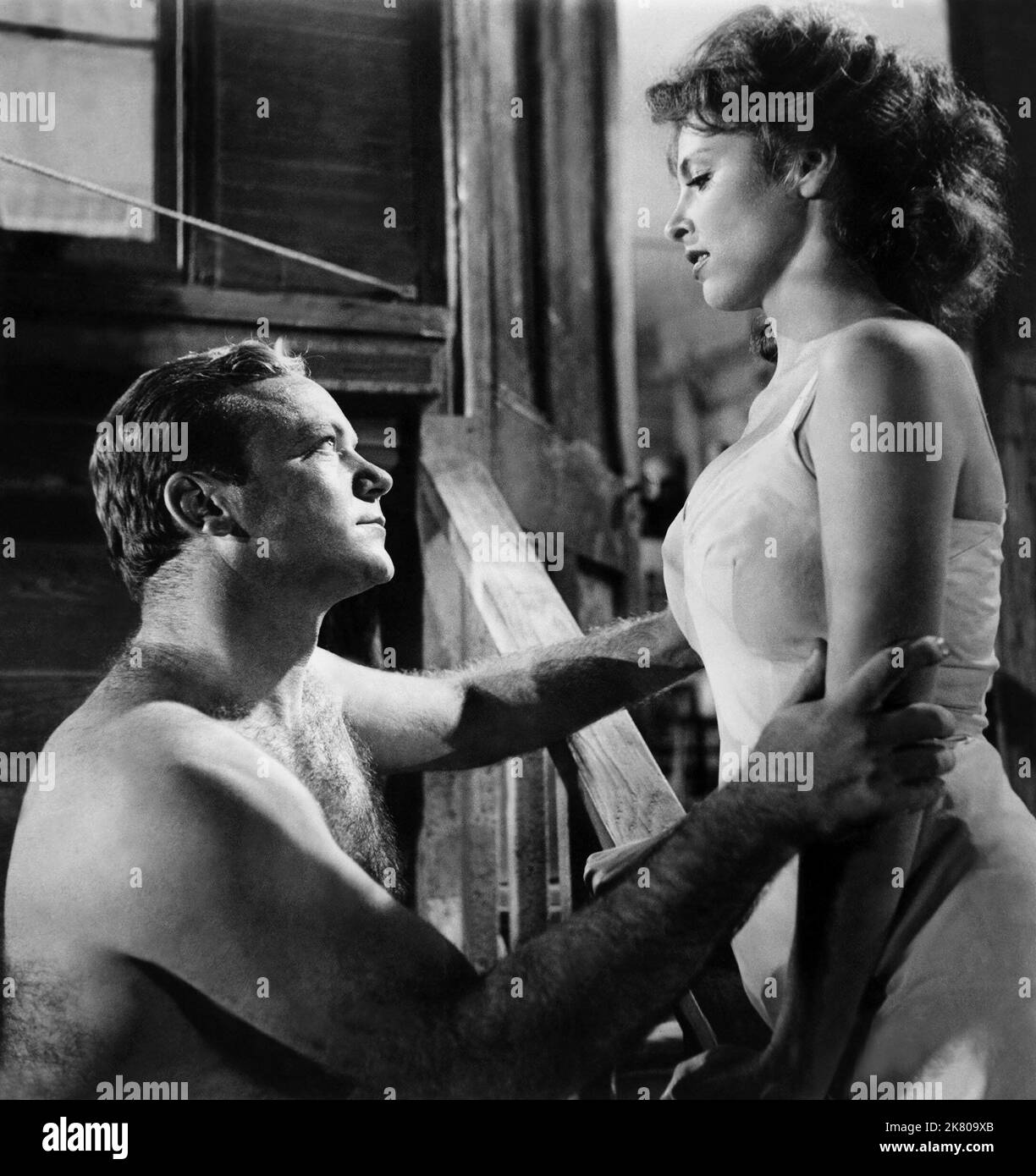 Aldo Ray, Tina Louise Film: God'S Little Acre (1958) personaggi: Bill Thompson,Griselda Walden, Ty Ty's Daughter-in-Law regista: Anthony Mann 13 agosto 1958 **AVVERTENZA** questa fotografia è solo per uso editoriale ed è copyright di UNITED ARTISTS e/o del fotografo assegnato dalla Film o dalla Production Company e può essere riprodotta solo da pubblicazioni in concomitanza con la promozione del film di cui sopra. È richiesto un credito obbligatorio per GLI ARTISTI UNITI. Il fotografo deve essere accreditato anche quando è noto. Nessun uso commerciale può essere concesso senza autorizzazione scritta da parte della Film Company Foto Stock