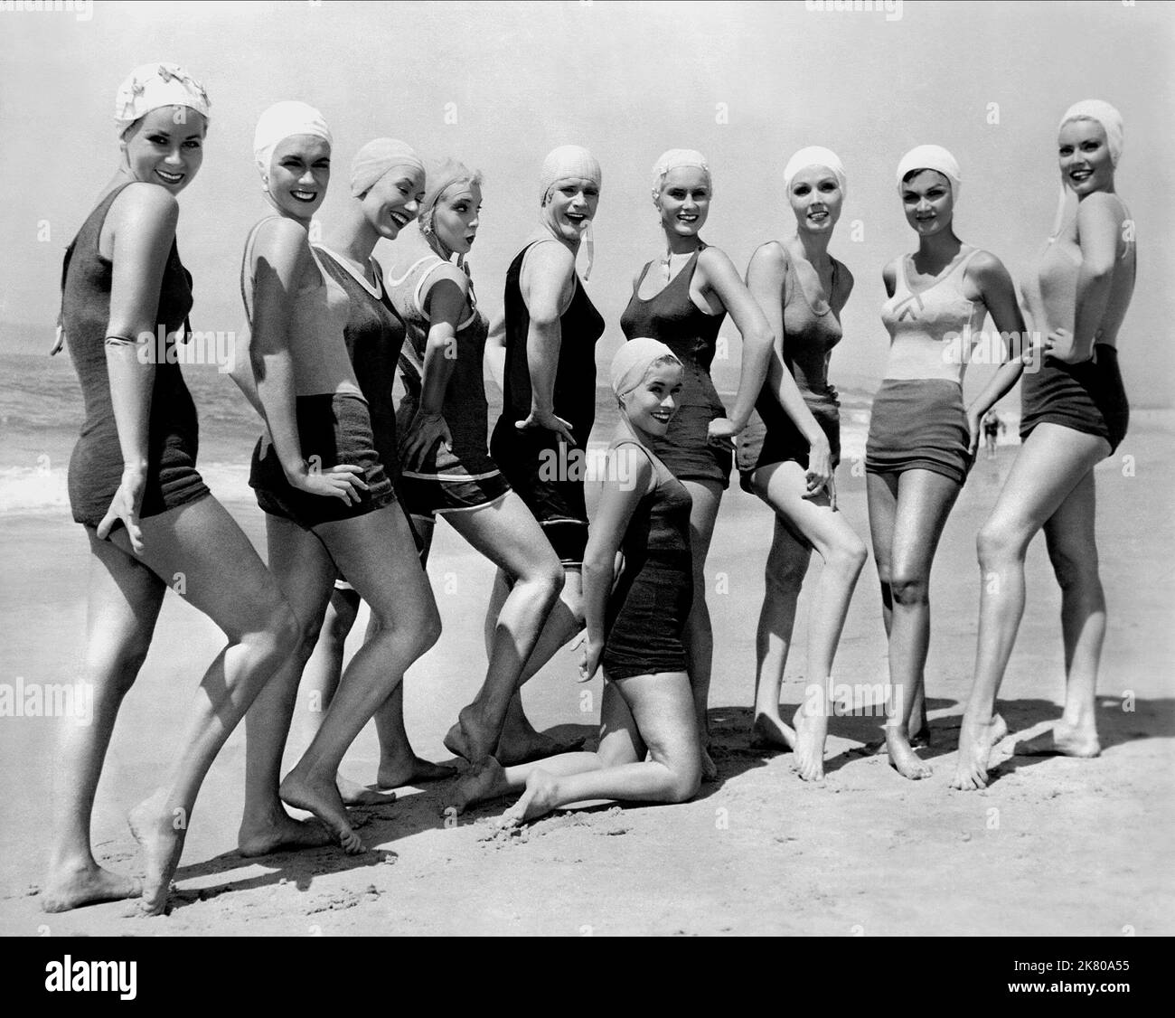Jack Lemmon Film Some Like IT Hot (USA 1959) personaggi: Jerry - 'Daphne' regista: Billy Wilder 19 marzo 1959 **ATTENZIONE** questa fotografia è solo per uso editoriale ed è copyright di UNITED ARTISTS e/o The Photographer assegnato dalla Film or Production Company e può essere riprodotta solo da pubblicazioni in concomitanza con la promozione del suddetto Film. È richiesto un credito obbligatorio per GLI ARTISTI UNITI. Il fotografo deve essere accreditato anche se conosciuto. Nessun uso commerciale può essere concesso senza l'autorizzazione scritta di The Film Company. Foto Stock