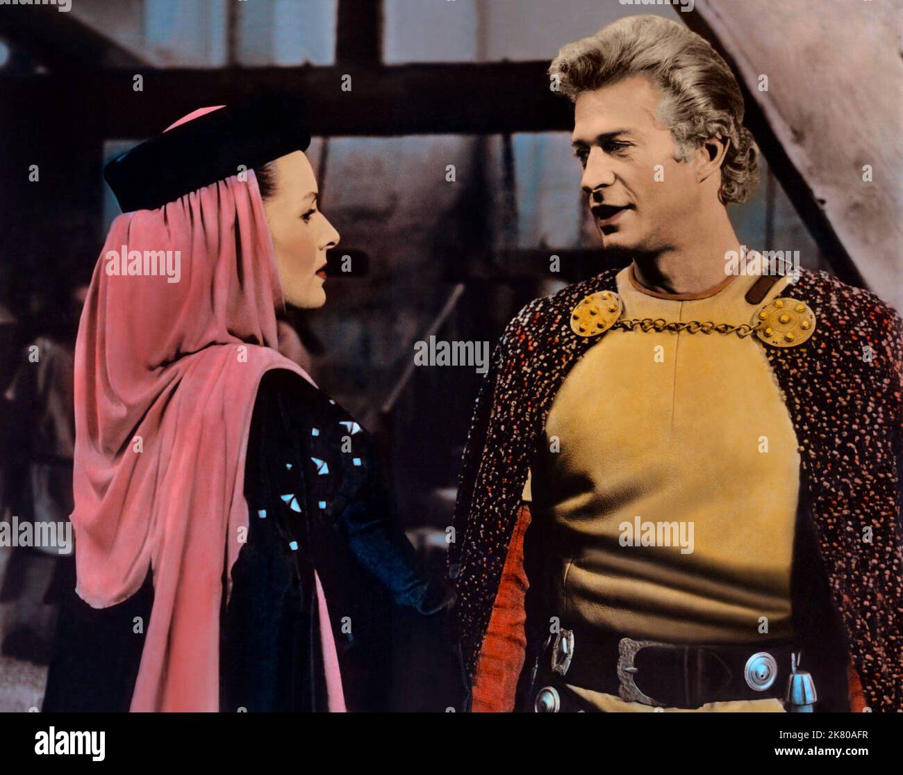 Maureen o'Hara & George Nader Film: Lady Godiva of Coventry (USA 1955) personaggi: & Lord Leofric regista: Arthur Lubin 02 novembre 1955 **AVVERTENZA** questa fotografia è solo per uso editoriale ed è copyright di UNIVERSAL e/o del fotografo assegnato dalla Film o dalla Production Company e può essere riprodotta solo da pubblicazioni in concomitanza con la promozione del film di cui sopra. È richiesto un credito obbligatorio a UNIVERSAL. Il fotografo deve essere accreditato anche quando è noto. Nessun uso commerciale può essere concesso senza autorizzazione scritta da parte della Film Company. Foto Stock