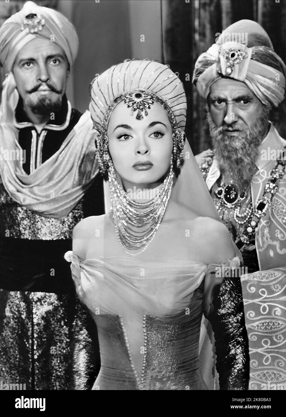 Ann Blyth Film l'Orda d'Oro (USA 1951) personaggi: Principessa Shalimar regista: George Sherman 01 ottobre 1951 **ATTENZIONE** questa fotografia è solo per uso editoriale ed è copyright di IMMAGINI UNIVERSALI e/o il fotografo assegnato dalla Film o Production Company e può essere riprodotta solo da pubblicazioni in concomitanza con la promozione del suddetto Film. È richiesto un credito obbligatorio per LE FOTO UNIVERSALI. Il fotografo deve essere accreditato anche se conosciuto. Nessun uso commerciale può essere concesso senza l'autorizzazione scritta di The Film Company. Foto Stock