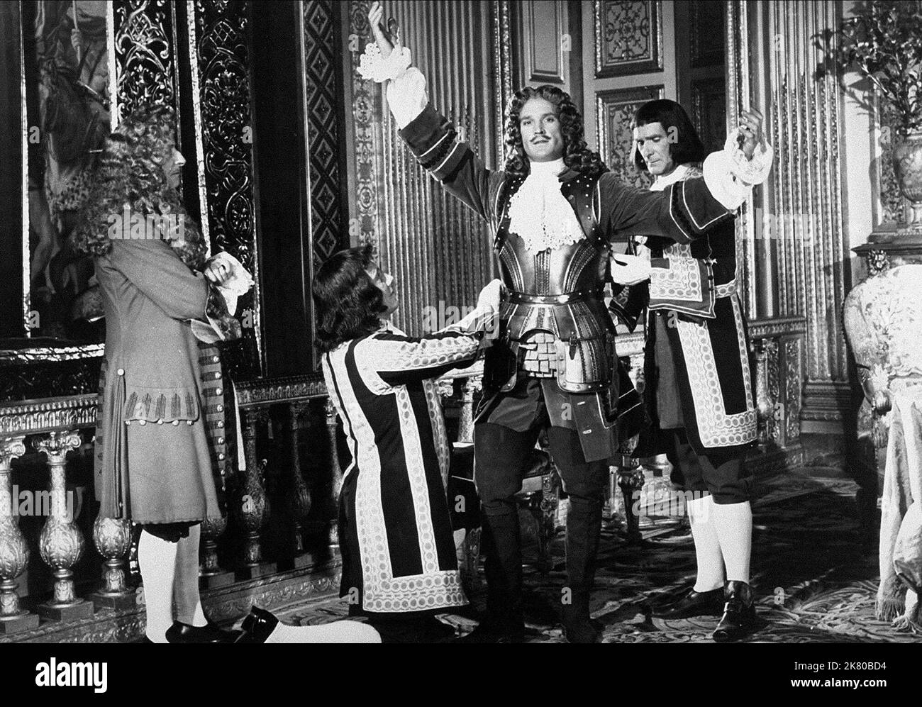 Georges Marchal Film: Affari reali a Versailles (si Versailles m'était conté) personaggi: Luigi XIV jeune Fr/IT 1954, / Titel Auch: 'Wenn Versailles Erzählen könnte' regista: Sacha Guitry 10 febbraio 1954 **AVVERTENZA** questa fotografia è solo per uso editoriale ed è copyright di COCINEX e/o del fotografo assegnato dalla Film o dalla Production Company e può essere riprodotta solo da pubblicazioni in concomitanza con la promozione del film di cui sopra. È richiesto un credito obbligatorio a COCINEX. Il fotografo deve essere accreditato anche quando è noto. Nessun uso commerciale può essere concesso senza wri Foto Stock