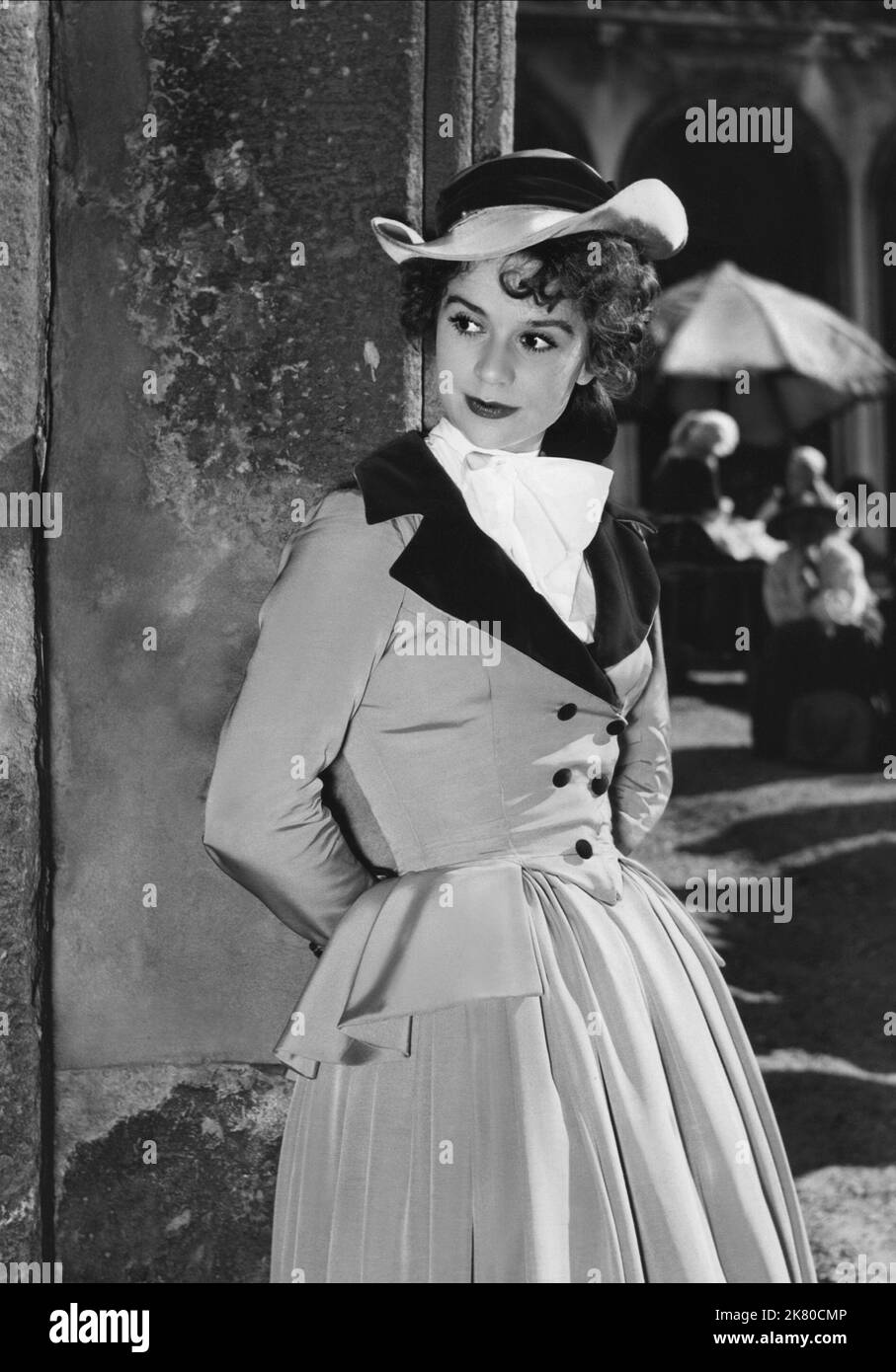 Gertrud Kuckelmann Film Mozart (1955) personaggi: Constanze Mozart regista: Karl Hartl 20 dicembre 1955 **ATTENZIONE** questa fotografia è ad uso esclusivamente editoriale ed è copyright di COSMOPOL- Film e/o del fotografo assegnato dalla Film o Production Company e può essere riprodotta solo da pubblicazioni in concomitanza con la promozione del suddetto Film. È richiesto un credito obbligatorio a COSMOPOL- Film. Il fotografo deve essere accreditato anche se conosciuto. Nessun uso commerciale può essere concesso senza l'autorizzazione scritta di The Film Company. Foto Stock