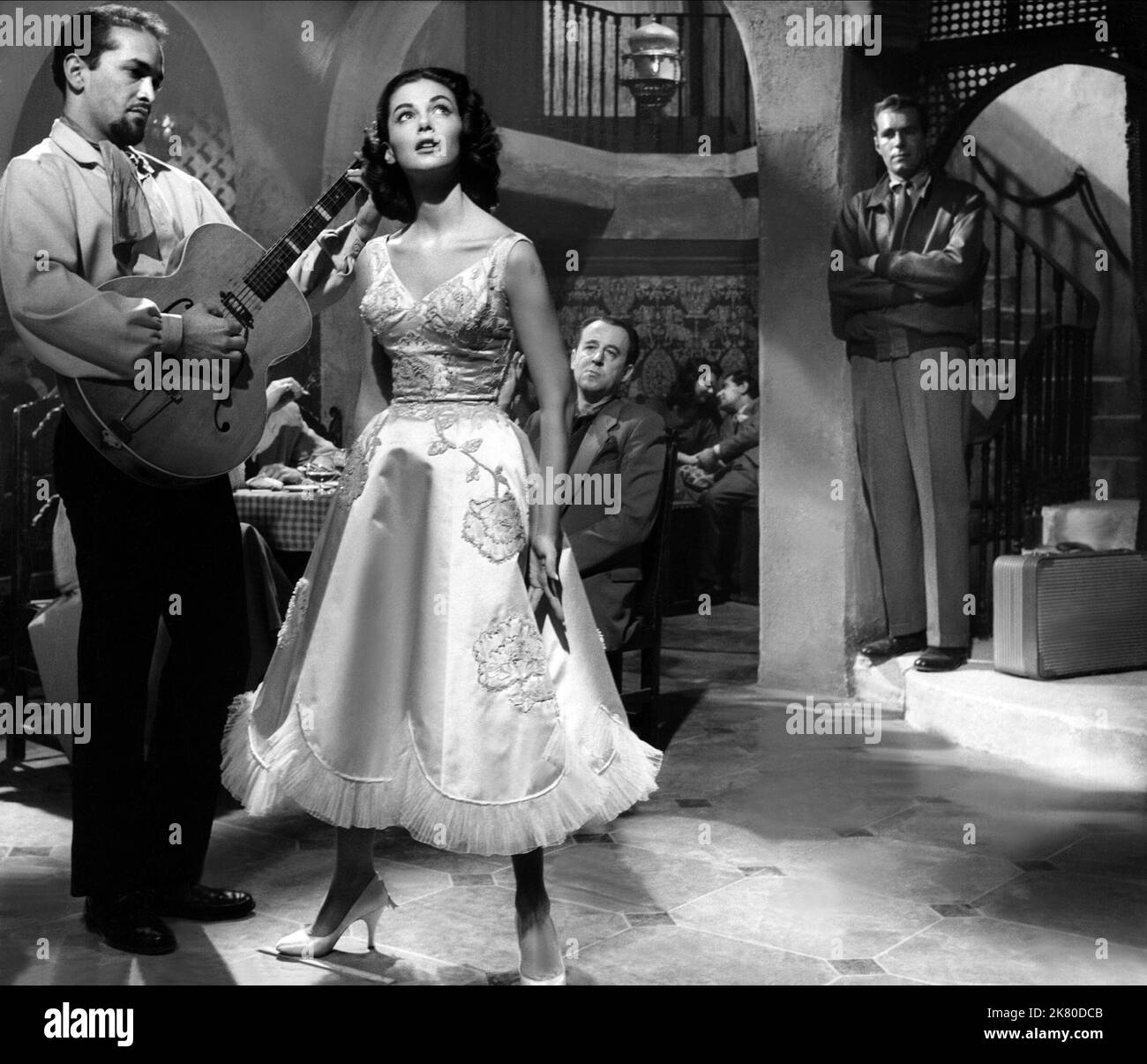 Pier Angeli & Philip Carey Film Port Afrique (1959) personaggi: Ynez, Rip Reardon regista: Rudolph Mate 18 giugno 1956 **ATTENZIONE** questa fotografia è ad uso esclusivamente editoriale ed è copyright di COLUMBIA PICTURES e/o del fotografo assegnato dalla Film o Production Company e può essere riprodotta solo da pubblicazioni in concomitanza con la promozione del suddetto Film. È richiesto un credito obbligatorio per LE FOTO DELLA COLUMBIA. Il fotografo deve essere accreditato anche se conosciuto. Nessun uso commerciale può essere concesso senza l'autorizzazione scritta di The Film Company. Foto Stock
