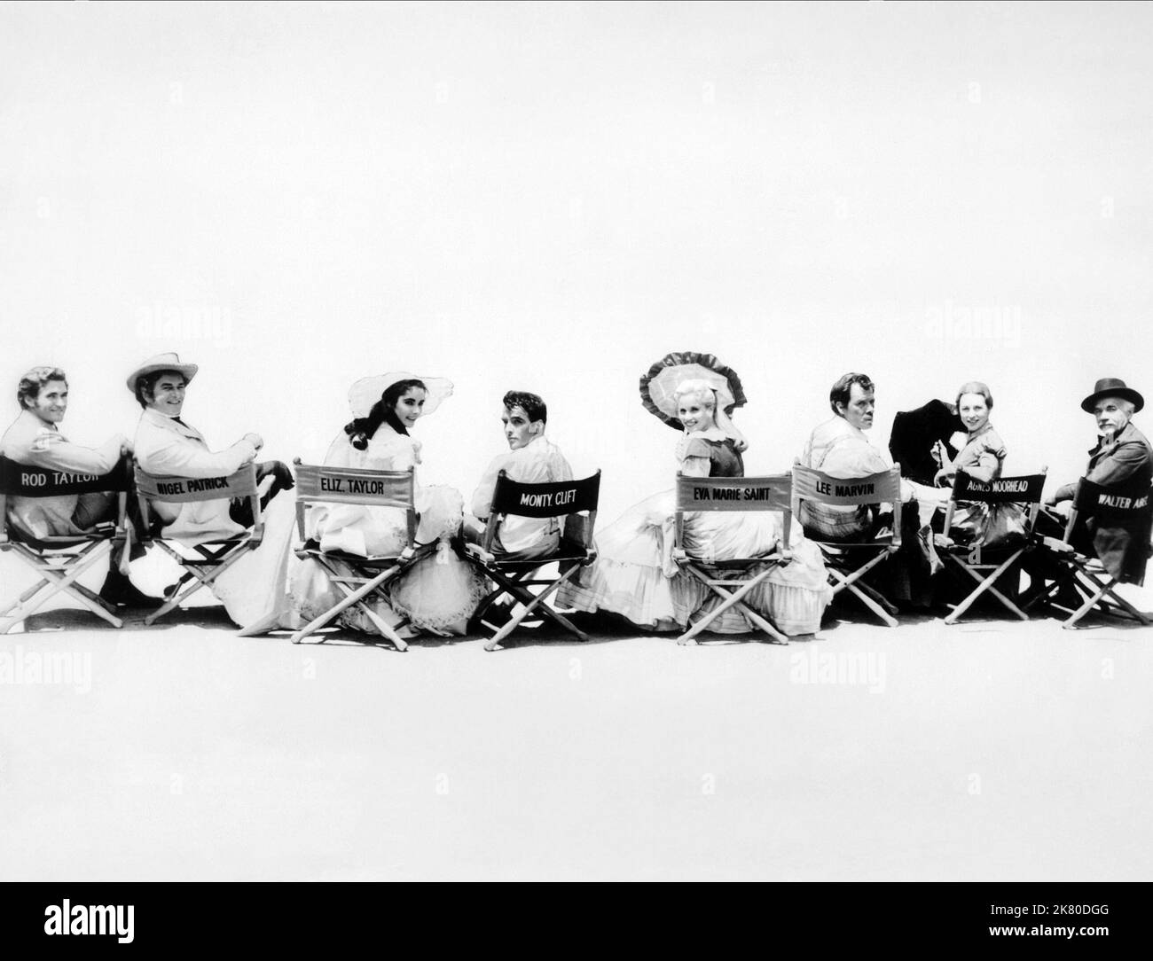 Rod Taylor, Nigel Patrick, Elizabeth Taylor, Montgomery Clift, Eva Marie Saint, Lee Marvin & Agnes Moorehead Film: Raintree County (USA 1957) personaggi: Garwood B. Jones, Prof. Jerusalem Webster Stiles, Susanna Drake, John Wickliff Shawnessy, nell Gaither, Orville 'Flash' Perkins, Ellen Shawnessy / Literaturverfilmung (basato sul libro di Ross Lockridge Jr.) Regista: Edward Dmytryk 04 Ottobre 1957 **AVVERTENZA** questa fotografia è solo per uso editoriale ed è copyright di MGM e/o del fotografo assegnato dalla Film o Production Company e può essere riprodotta solo dalle pubblicazioni i. Foto Stock