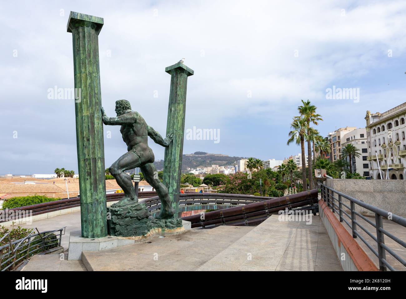 Ceuta, Spagna città spagnola autonoma nel nord Africa. Statua di Ercole conosciuta come le colonne di Ercole. Mitologia greca. Spagna. Foto Stock