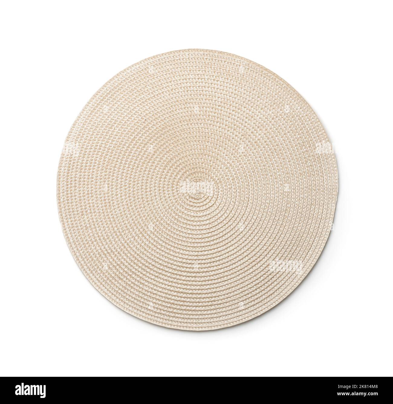 Vista frontale di placemat intrecciato rotondo isolato su bianco Foto Stock