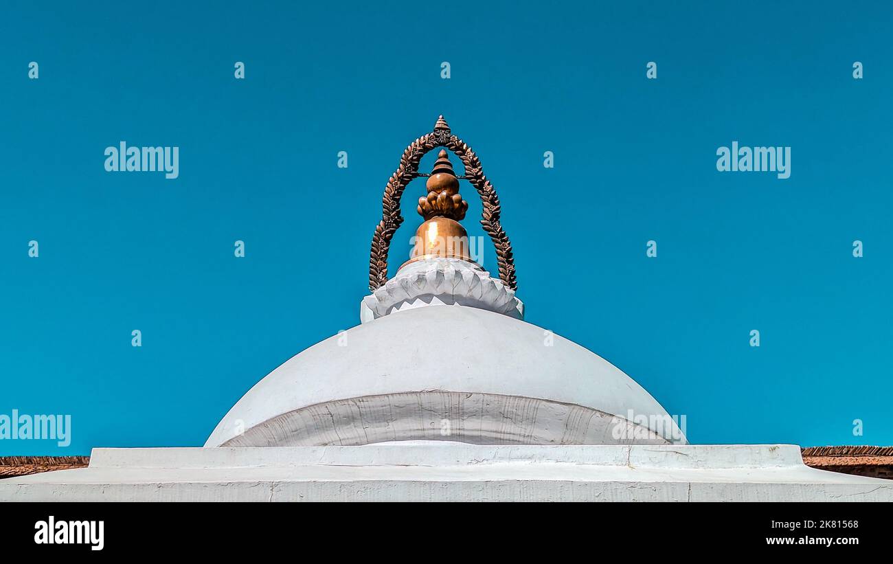 Tetto del santuario nel cortile del Museo Patan di Lalitpur, Nepal Foto Stock