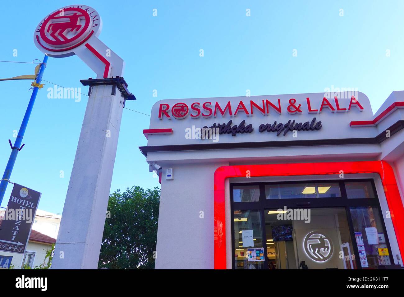 Rossmann & Lala, negozio a Saranda, Repubblica di Albania Foto Stock