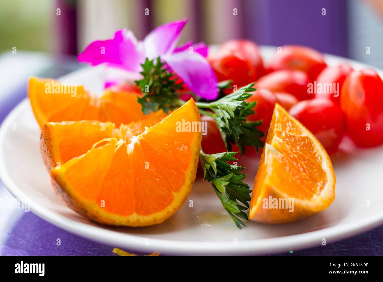 Piatto di arancia e pomodoro in un ristorante a Taipei, Taiwan Foto Stock