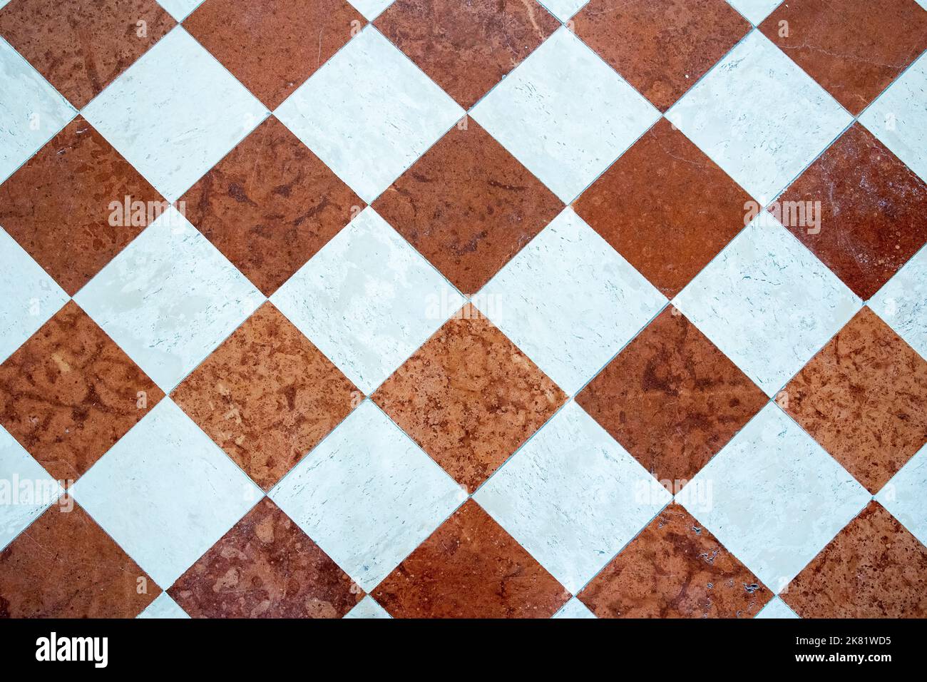 Lussuoso pavimento in marmo con motivi scacchi Foto Stock