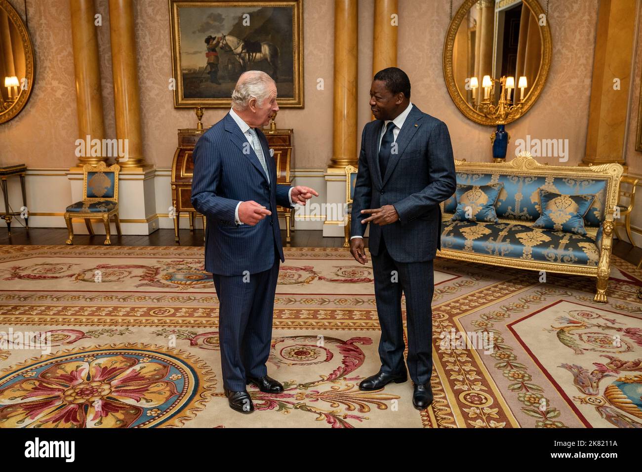 Re Carlo III durante un'udienza con il Presidente della Repubblica Togolese Faure Gnassingbe a Buckingham Palace, Londra. Data immagine: Giovedì 20 ottobre 2022. Foto Stock