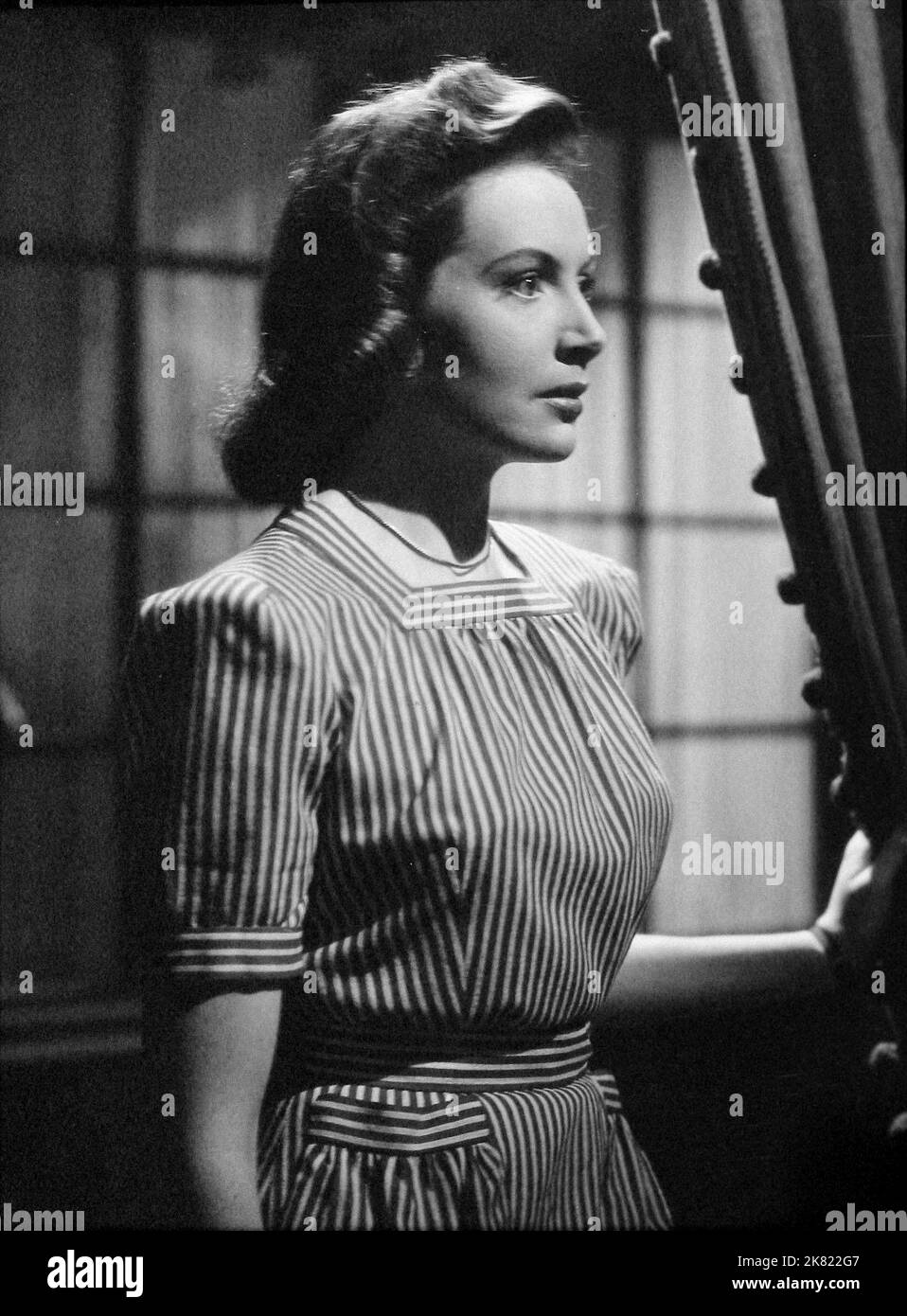 Deborah Kerr Film i SEE A Dark Stranger (1946) Characters: Bridie Quilty Director: Frank Launder 04 luglio 1946 **WARNING** questa fotografia è solo per uso editoriale ed è il copyright di RANK e/o il fotografo assegnato dalla Film o Production Company e può essere riprodotta solo da pubblicazioni in concomitanza con la promozione del suddetto Film. È richiesto un credito obbligatorio per IL RANGO. Il fotografo deve essere accreditato anche se conosciuto. Nessun uso commerciale può essere concesso senza l'autorizzazione scritta di The Film Company. Foto Stock