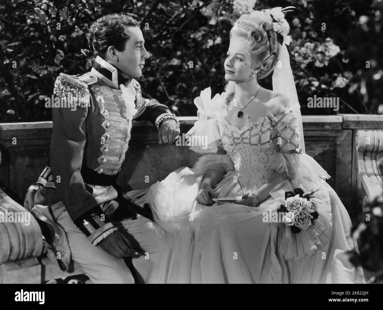 Dennis Price & Margaret Lockwood Film The White Unicorn (1947) personaggi: Richard Glover & Lucy regista: Bernard Knowles 06 November 1947 **WARNING** questa fotografia è solo per uso editoriale ed è il copyright di RANK e/o il fotografo assegnato dalla Film o Production Company e può essere riprodotta solo da pubblicazioni in concomitanza con la promozione del suddetto Film. È richiesto un credito obbligatorio per IL RANGO. Il fotografo deve essere accreditato anche se conosciuto. Nessun uso commerciale può essere concesso senza l'autorizzazione scritta di The Film Company. Foto Stock