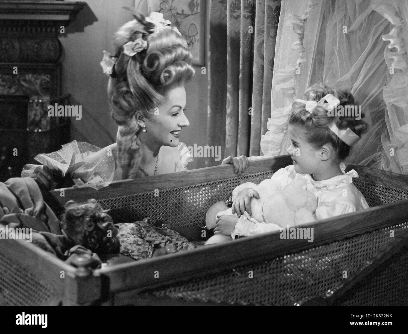 Margaret Lockwood & Julia Lockwood Film The White Unicorn (1947) personaggi: Lucy & Norey regista: Bernard Knowles 06 November 1947 **WARNING** questa fotografia è solo per uso editoriale ed è il copyright di RANK e/o il fotografo assegnato dalla Film o Production Company e può essere riprodotta solo da pubblicazioni in concomitanza con la promozione del suddetto Film. È richiesto un credito obbligatorio per IL RANGO. Il fotografo deve essere accreditato anche se conosciuto. Nessun uso commerciale può essere concesso senza l'autorizzazione scritta di The Film Company. Foto Stock